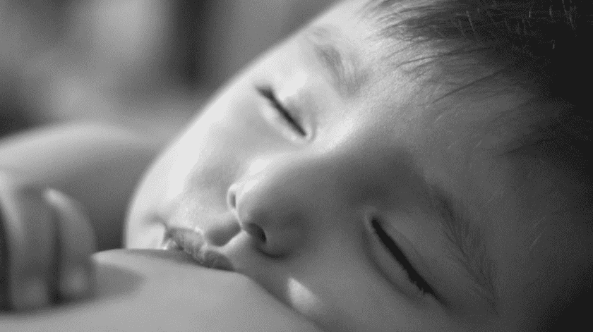 La Organización Mundial de la Salud señala que la lactancia materna es el mejor alimento para los bebés al menos durante los primeros 6 meses.(Pixabay)