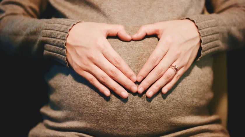 También se puede presentar en una mujer después de dar a luz a su bebé, casi siempre dentro de las siguientes 48 horas. Esto se denomina preeclampsia posparto.(Pixabay.)