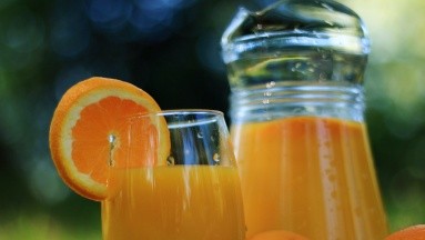 ¿Es cierto o falso que el jugo de naranja pierde sus propiedades si no se bebe rápido?