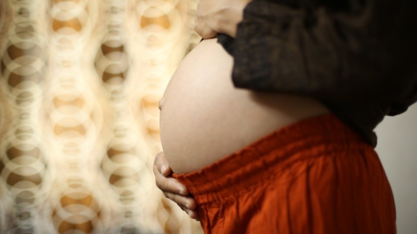 La salud de la madre y el bebé depende en gran medida de la capacidad de reconocer y abordar los síntomas peligrosos durante el embarazo(PARINDA SHAAN/pexels)