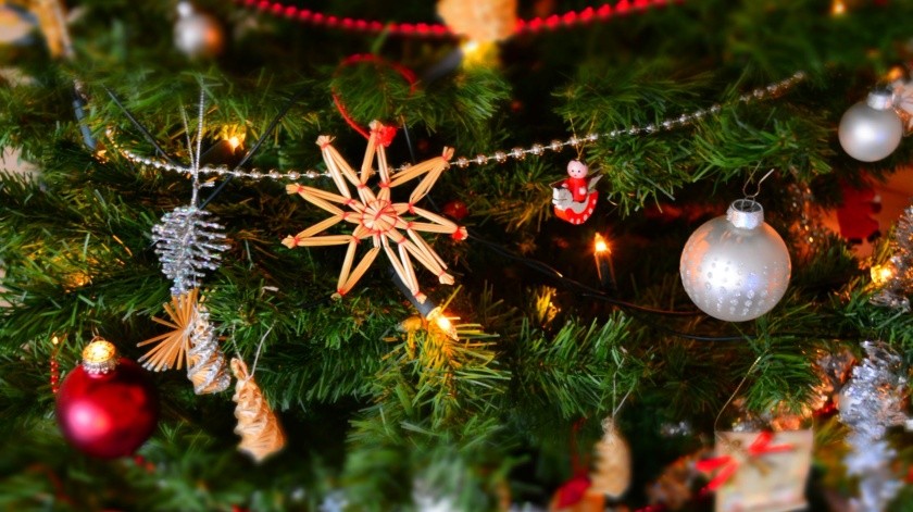 El árbol de Navidad, símbolo distintivo de la temporada navideña(PEXELS)