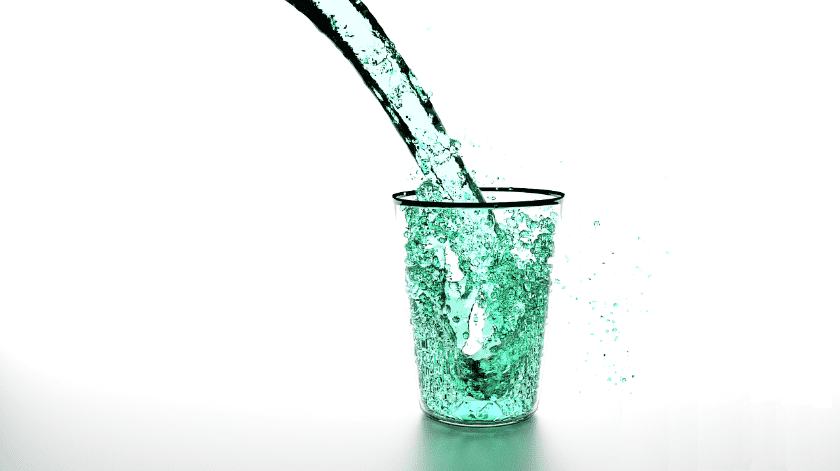 Él dice que el 20 por ciento provienen de los alimentos que contienen mucha agua y que eso se puede traducir en al menos ocho vasos de agua.(Pixabay.)