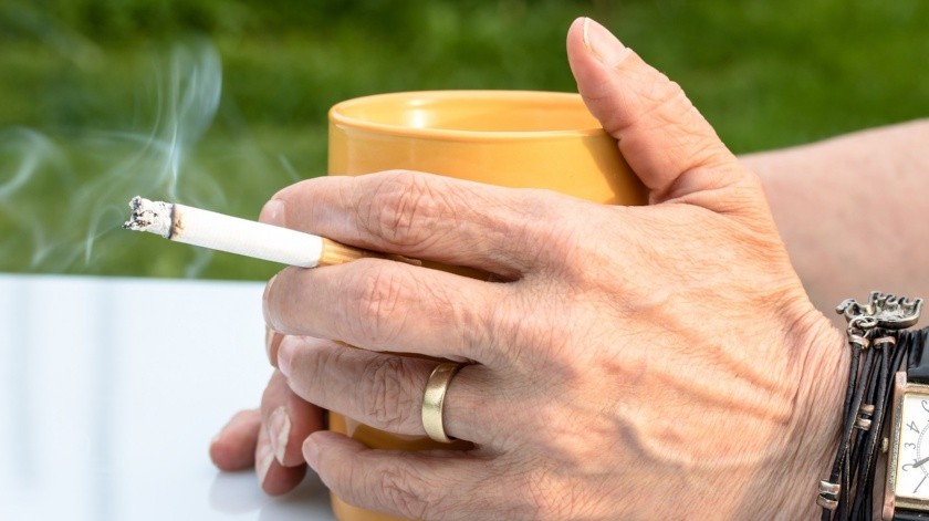 Fumar puede aumentar el riesgo de complicaciones si te contagias de Covid-19.(Pixabay)