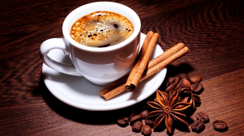 El café con canela puede ofrecer resultados benéficos para tu salud.(Pixabay)