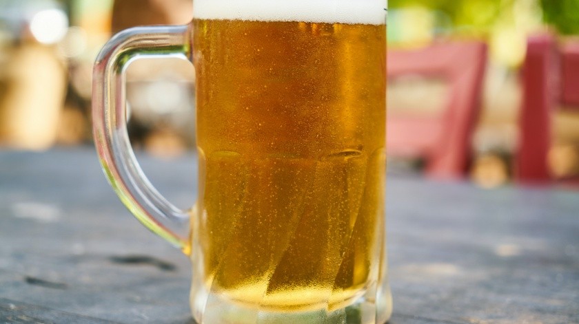 La cerveza es una de las bebidas predilectas para calmar la sed que provocan las altas temperaturas del verano.(Pexels)