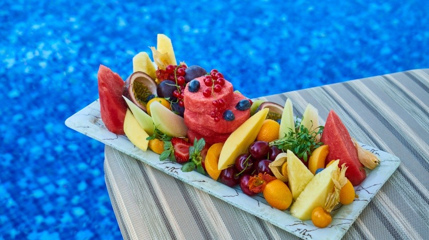 Una dieta rica en frutas puede ayudar a mejorar el aspecto de tu piel.(Pexels)