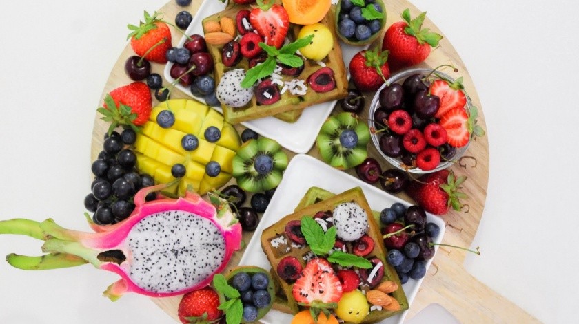 Una alimentación rica en frutas y verduras ayudará a mantener sanos los tus riñones.(Trang Doan en Pexels)