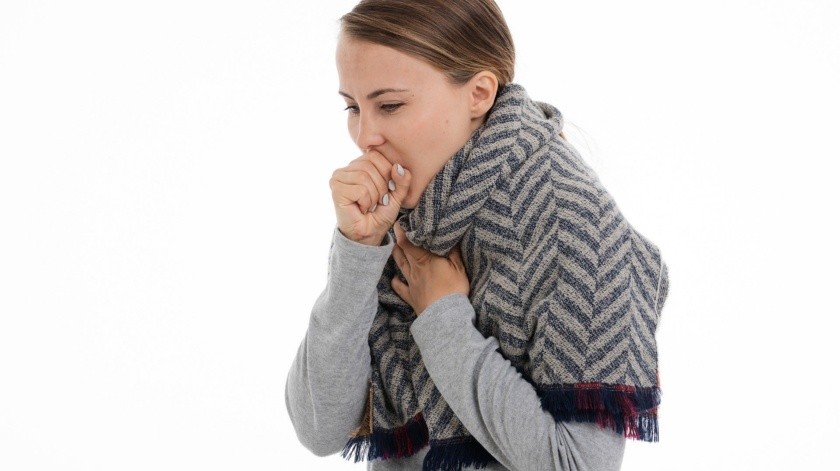 Algunas opciones naturales nos pueden ayudar a aliviar la tos que a veces se torna bastante molesto durante nuestras rutinas diarias. Si esta no es de cuidado médico puedes tomar estas opciones como una alternativa. (Pixabay)