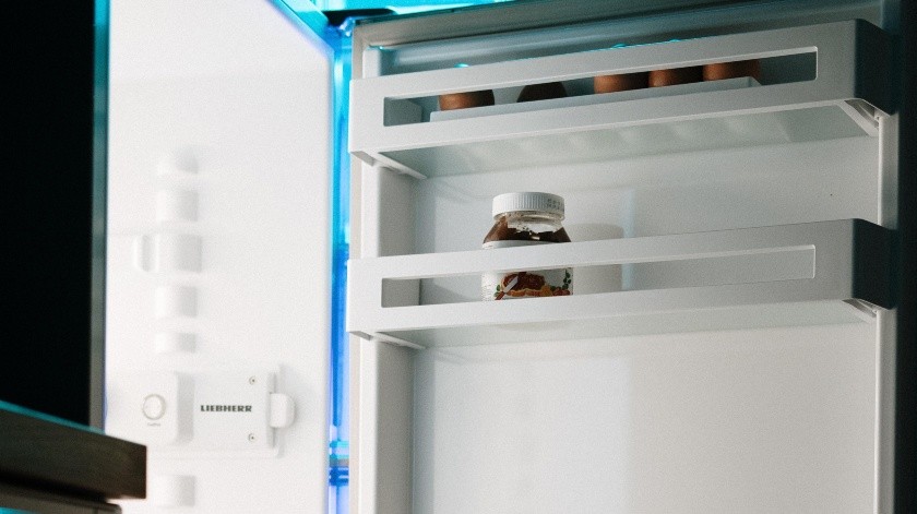 El refrigerador suele impregnarse de malos olores por diferentes causas.(Pexels)