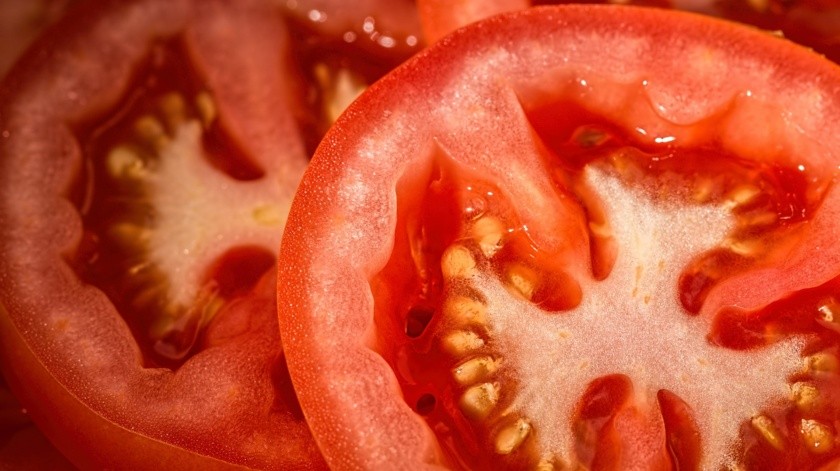El consumo de tomate en cualquiera de sus presentaciones aporta beneficios a tu salud.(Pixabay)
