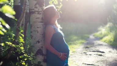 Revelan la importancia de consumir ácido fólico antes de planificar un embarazo