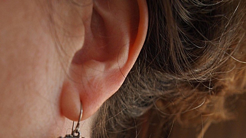 Los autores recomiendan a los médicos que realicen pruebas en los oídos para evitar su propagación, antes de cualquier otra prueba.(Pixabay.)