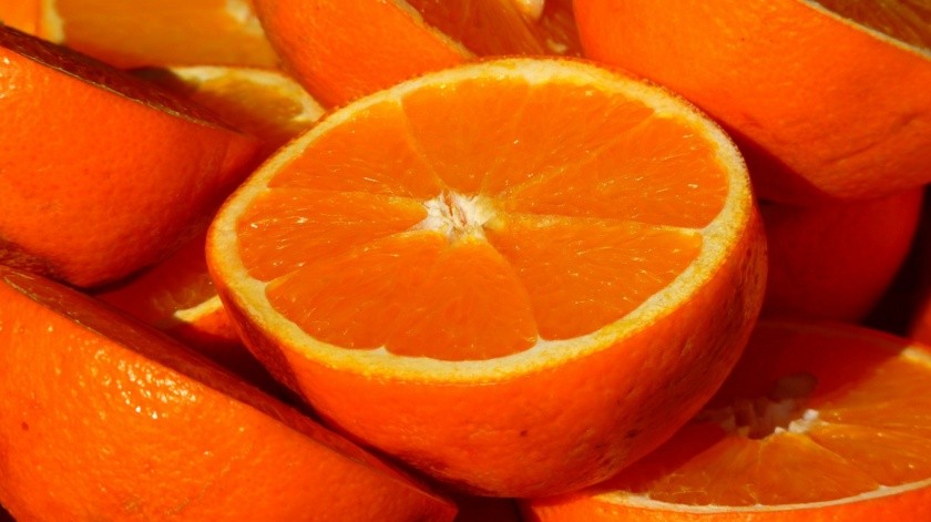 Las naranjas son una fruta rica en vitaminas que ayudan al correcto funcionamiento del cuerpo.(Pixabay)