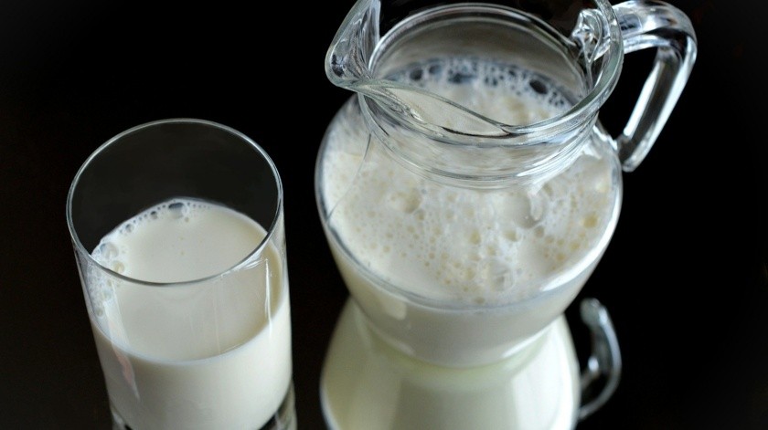 La leche es un básico de la alimentación que al combinarse con la miel puede ofrecer beneficios a la salud.(Pixabay)