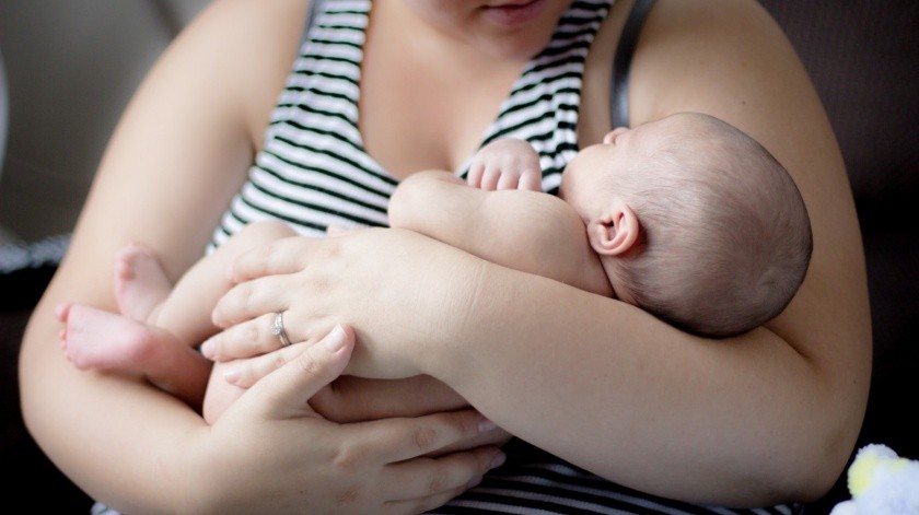 La lactancia materna puede brindar múltiples beneficios para madre e hijo.(Pixabay)