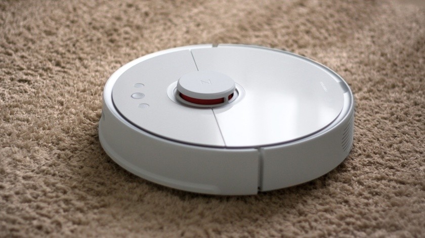Un robot aspirador puede ser muy útil para ahorrarte tiempo o poder dedicarte a otras labores del hogar.(Pixabay)