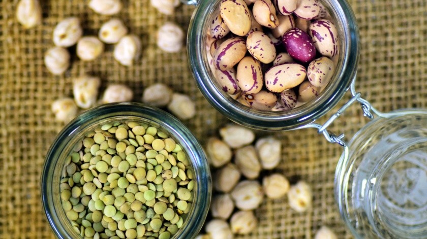 Al remojar tus semillas, granos, nueces y leguminosas, las activas y eliminas las enzimas que provocan gases y mala digestión.(Pixabay)