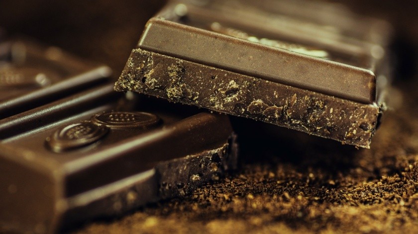 Si vas a eligir un chocolate, lo mejor es que sea oscuro porque  tiene mayor cantidad de polifenoles, más que el chocolate con leche o blanco.(Pixabay.)