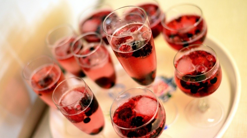 En el caso de las mujeres pueden desarrollar mayores problemas con el alcohol que los hombres.(Pixabay)