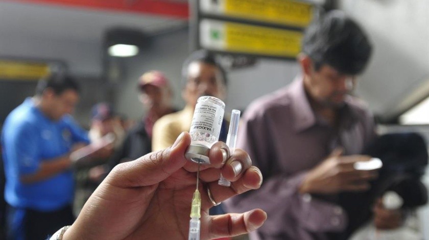 Confirmó que desde la semana pasada las autoridades sanitarias han comenzado la distribución de las vacunas a los estados, hospitales e institutos de salud.(EFE.)