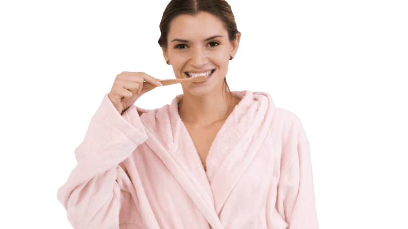 La mejor manera de evitar el mal aliento es cepillar y usar hilo dental en tus dientes de manera adecuada y visitar a tu dentista(Pixabay)