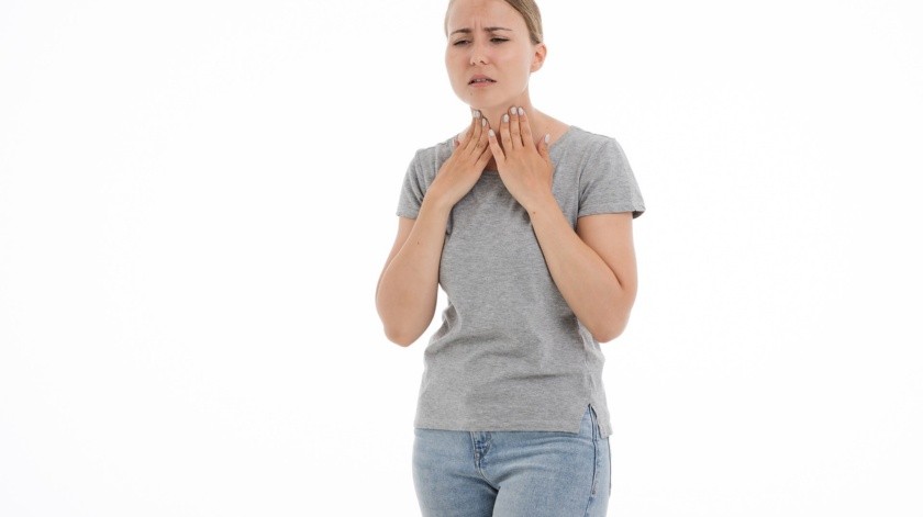 Un bocio demasiado grande puede generar sensación de rigidez en el cuello, tos, o problemas para tragar o respirar.(Pixabay)