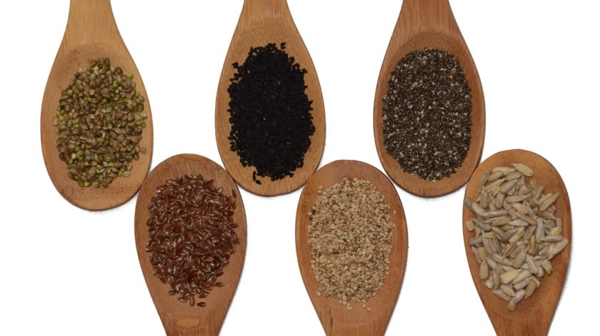 Cuando se consumen en porciones adecuadas, las semillas pueden ayudar a reducir el azúcar en sangre, el colesterol y la presión arterial. (Pixabay)