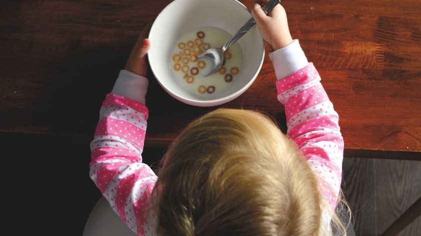 Obligar a los niños a desayunar podría resultar perjudicial, señalan expertos.(Pexels)