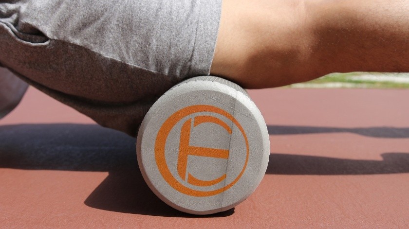 El foam roller o rodillo de yoga puede ser una alternativa para tus entrenamientos de fuerza.(Pixabay)