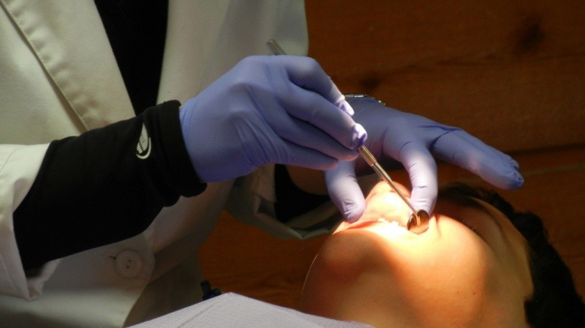 Para diagnosticar el síndrome de la boca ardiente, el dentista o médico revisará su historia médica y le examinará la boca.(Pixabay.)