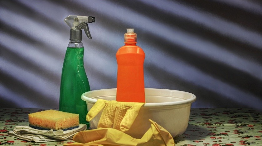 Es común utilizar el cloro para desinfectar algunos objetos o espacios, sin embargo, es importante utilizarlo de la manera adecuada.(Pixabay)