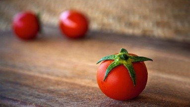¿El tomate podría ayudarte a prevenir defectos congénitos durante el embarazo?