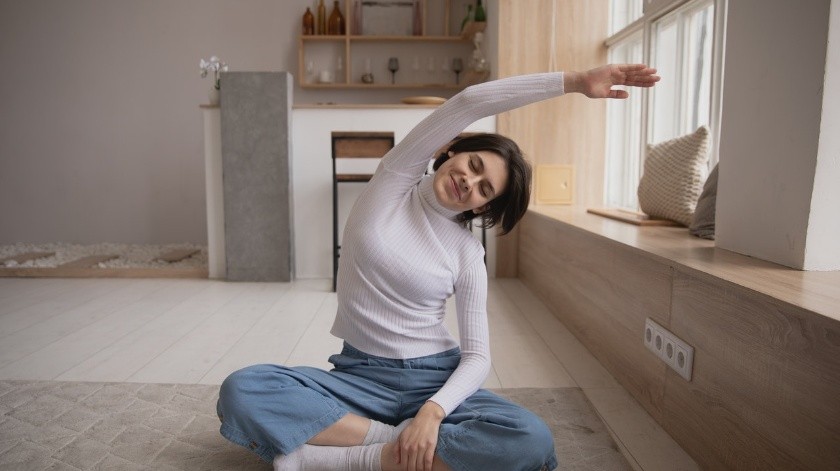 Una buena higiene postural puede ayudar a prevenir dolores de espalda.(Pexels)