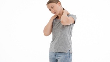 ¿Por qué el dolor de cuello se ha convertido en una queja frecuente?