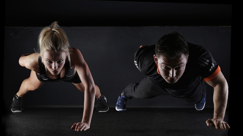 Las flexiones son un clásico ejercicio que pueden ayudarte a aumentar tu resistencia física.(Pixabay)