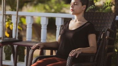 Mindfulness y meditación, aliados contra el cáncer de mama, según estudio piloto