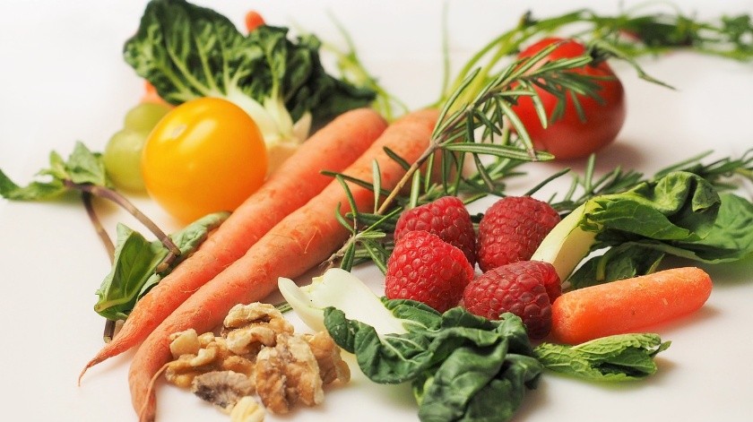 Una dieta colorida puede ser de gran beneficio para la salud de tus ojos.(Pixabay)