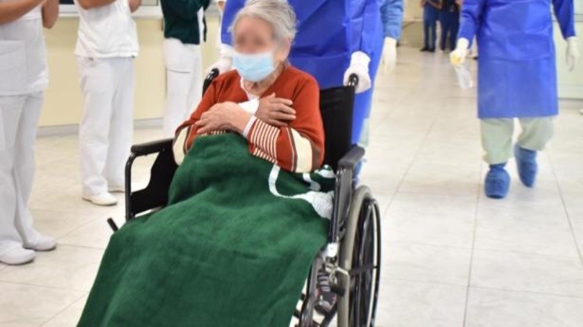 Doña Leonor logró recuperarse del Covid-19 a pesar de sus antecedentes de hipertensión.(Cortesía IMSS)