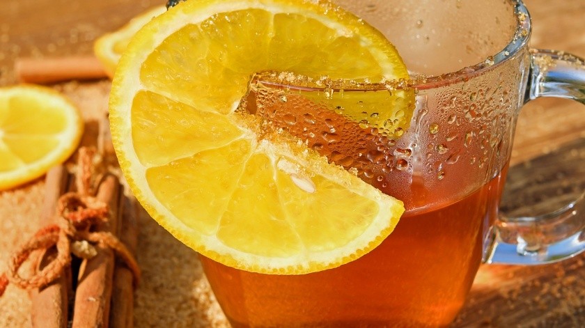 Una deliciosa sidra de manzana y naranja puede ser ideal para la temporada de bajas temperaturas.(Pixabay)