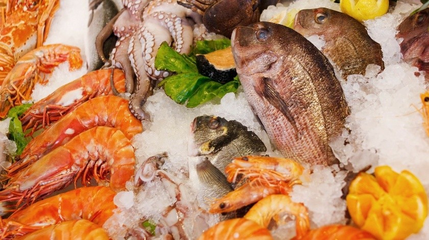 La Organización Mundial de la Salud recomienda comer pescados y mariscos dos o tres veces por semana porque aportan proteínas de alto valor biológico, minerales, vitaminas, grasas y antioxidantes naturales.(Pixabay.)
