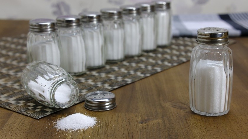 El exceso de sal puede llevar a complicaciones de salud como la hipertensión.(Pixabay)