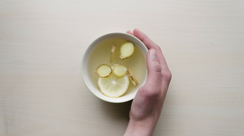 El jengibre, la miel y el limón son ingredientes que han sido utilizados durante años para aliviar síntomas de resfriado.(Pixabay)
