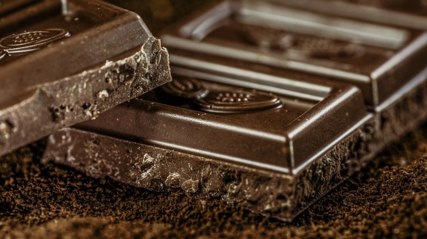 El chocolate con 70% cacao puede brindar beneficios a tu salud.(Pixabay)
