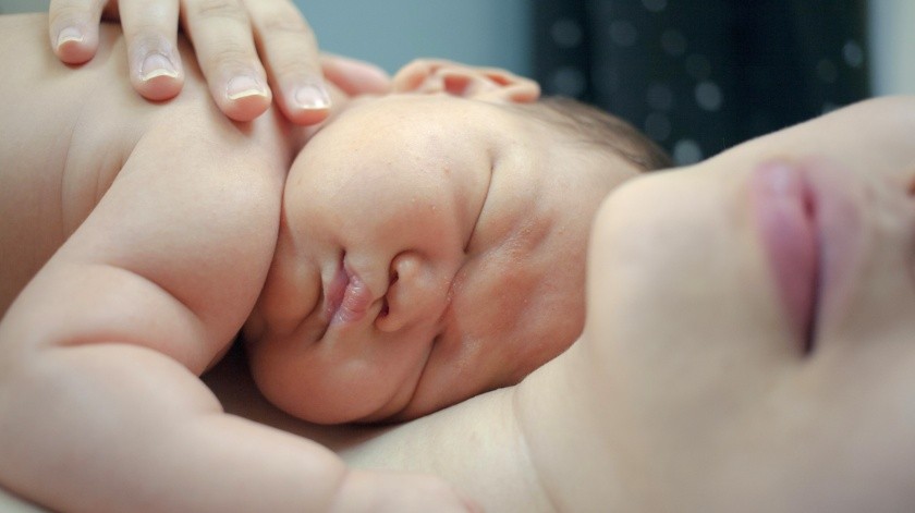 Cuando su bebé se despierte por la noche, espere unos minutos antes de registrarse para ver si puede volver a dormirse por sí solo.(Pixabay.)