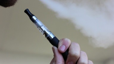 Cigarros electrónicos no inducen a la persona a dejar de fumar: Estudio