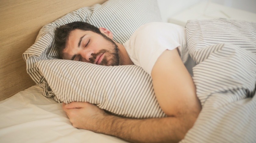 Dormir bien es esencial para un óptimo estado de salud.(Pexels)