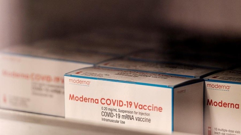 Autoridades mexicanas pidieron a la población realizar la denuncia si saben de alguien o alguna institución que venta la vacuna del Covid-19.(EFE)