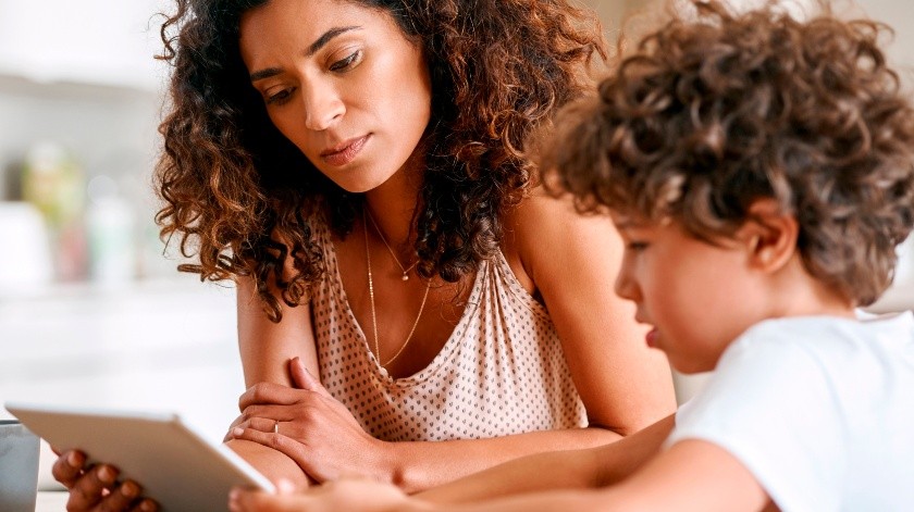 Los padres deben aprender a adaptarse y participar en la vida virtual de los niños, que “ahora se ha convertido en vida real”, para no dejarles huérfanos en Internet ni solos ante el peligro.(EFE)