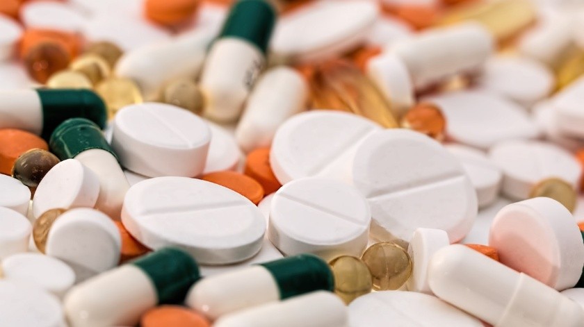 El exceso de analgésicos o el mal uso de estos es otro hábito que puede causar daño renal.(Pixabay)
