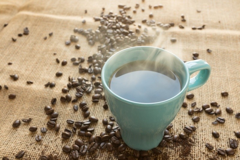 De acuerdo a la revista Vogue, muchas mujeres recomiendan el uso de café molido natural  así que toma nota de como lo puedes hacer. Pixabay
